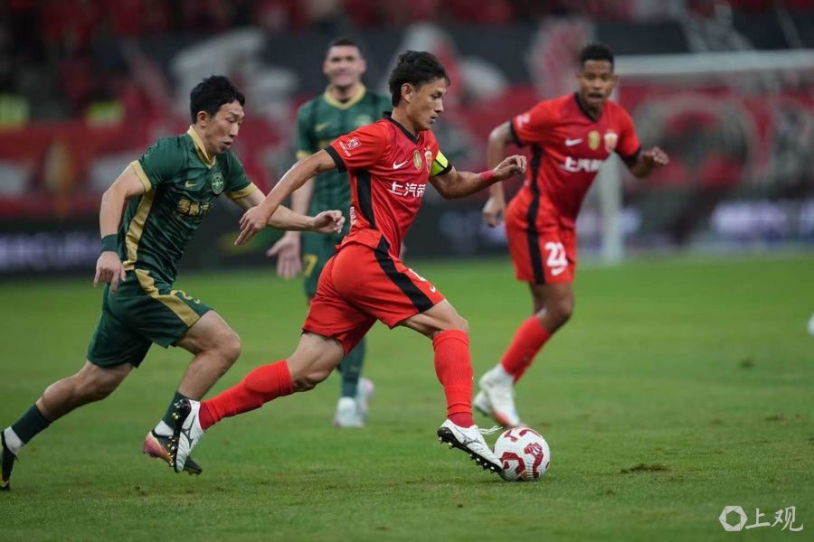 海港队对阵浙江队比赛回顾_海港队本赛季最后一个主场_末轮打平即夺冠！海港两送世界波3-0浙江