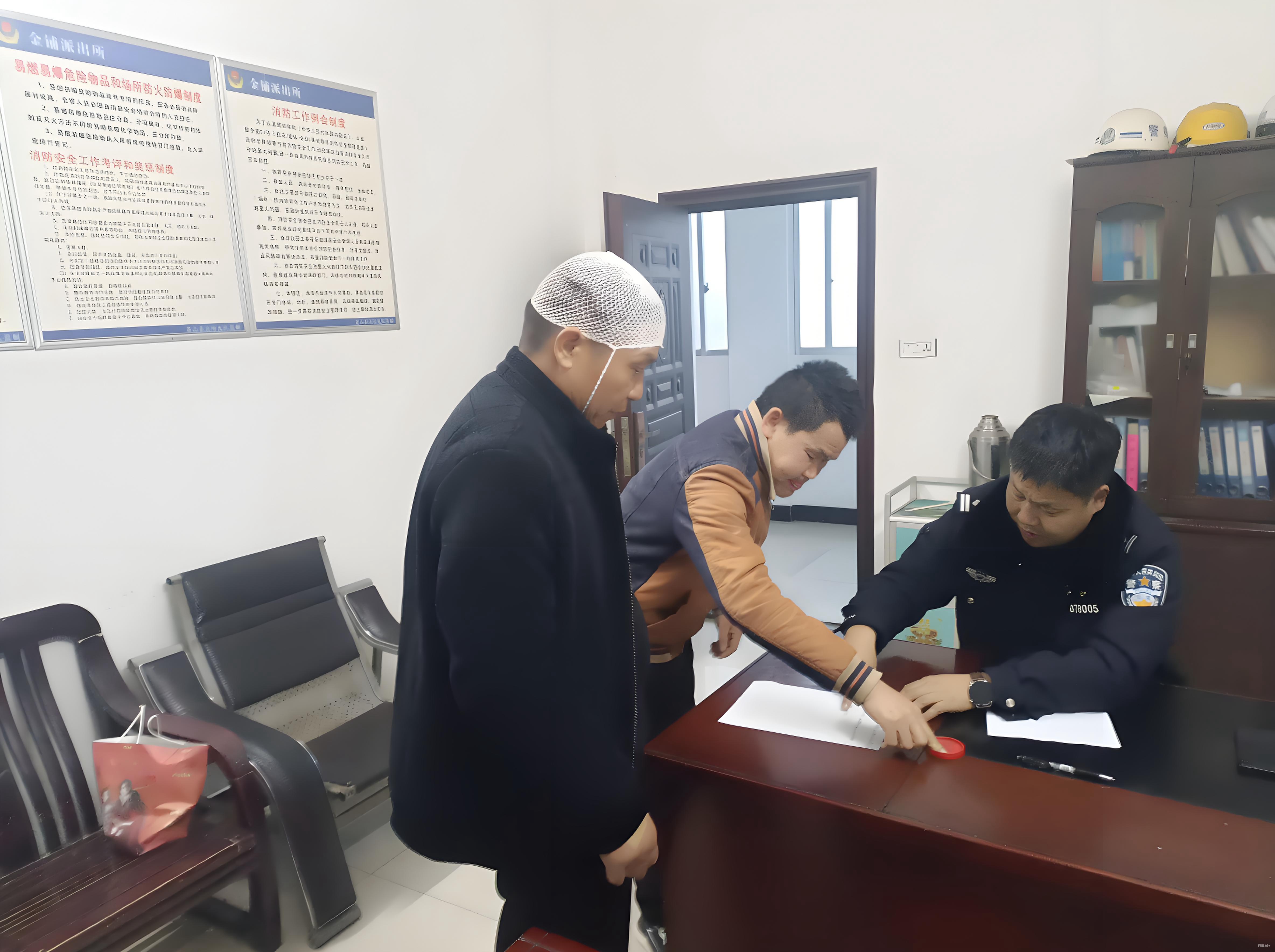 英山县公安局金家铺派出所所长袁创遗体告别仪式_袁创因公牺牲情况_湖北一派出所所长因公牺牲