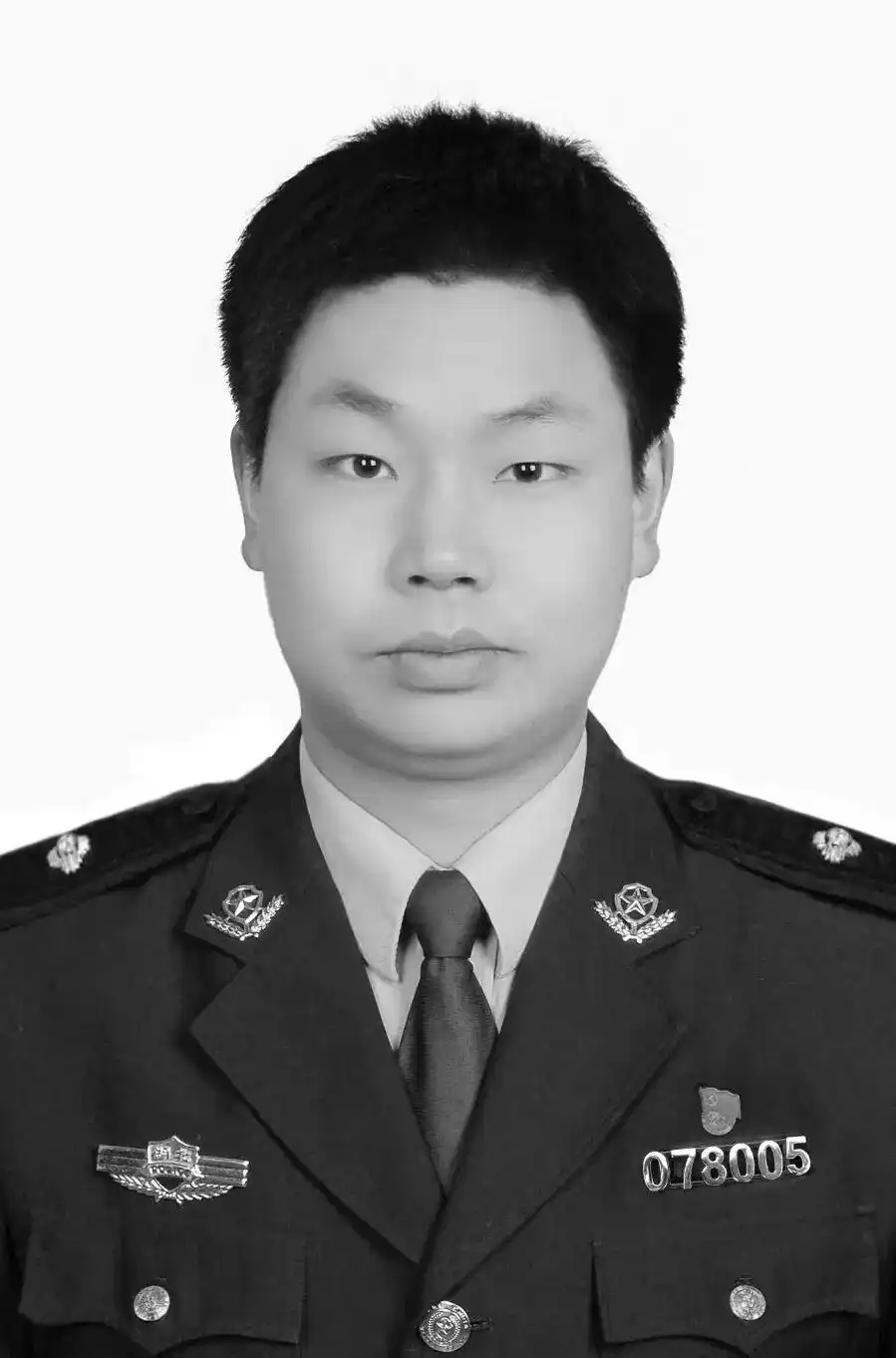 袁创英山民警事迹_英山县公安局金家铺派出所所长袁创遗体告别仪式_湖北一派出所所长因公牺牲