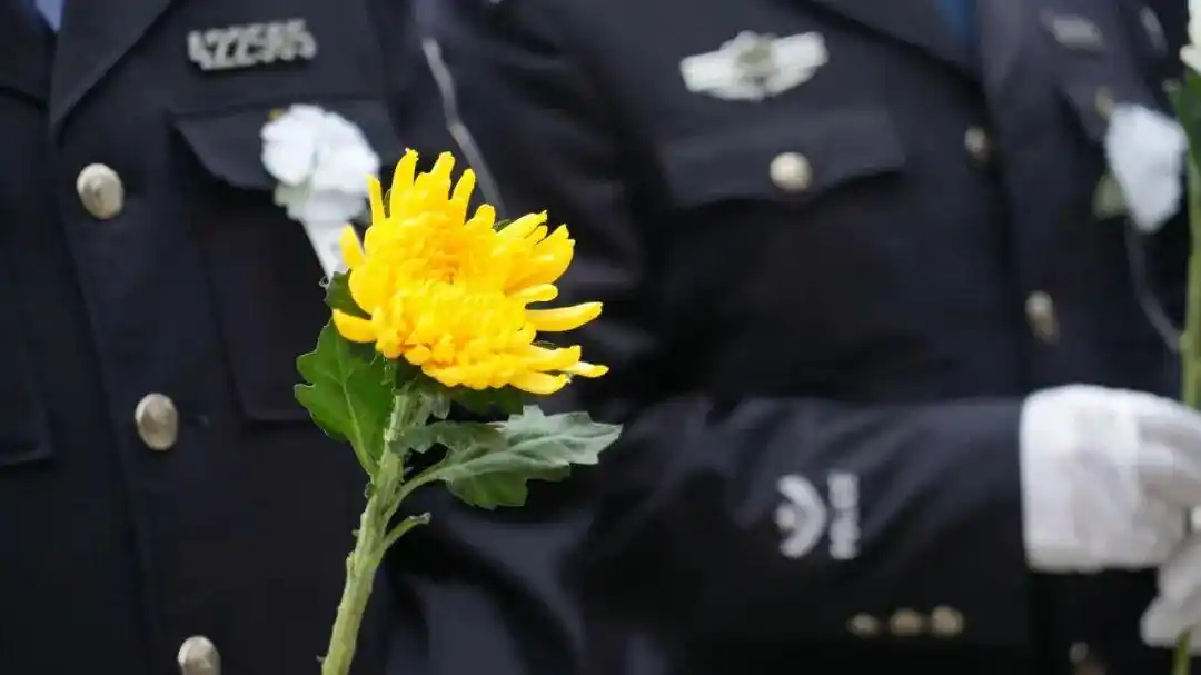 英山县公安局金家铺派出所所长袁创遗体告别仪式_袁创英山民警事迹_湖北一派出所所长因公牺牲