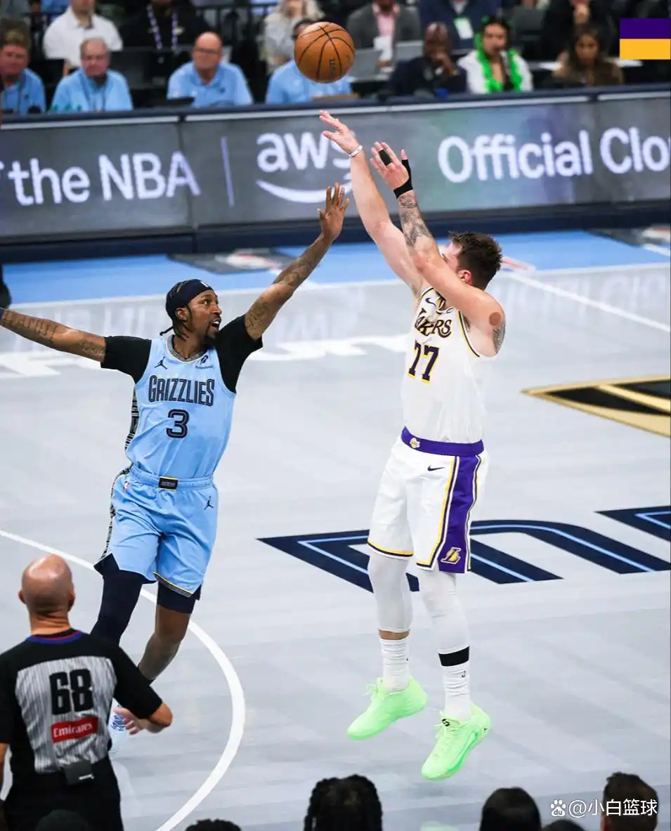 NBA杯：东契奇44+12湖人逆转灰熊 莫兰特14中3里夫斯21+4