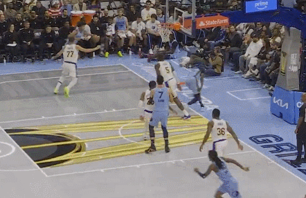 NBA比赛日湖人灰熊_东契奇44+12+6完爆莫兰特，里皇退位艾顿0篮板，湖人15_东契奇44分比赛回顾