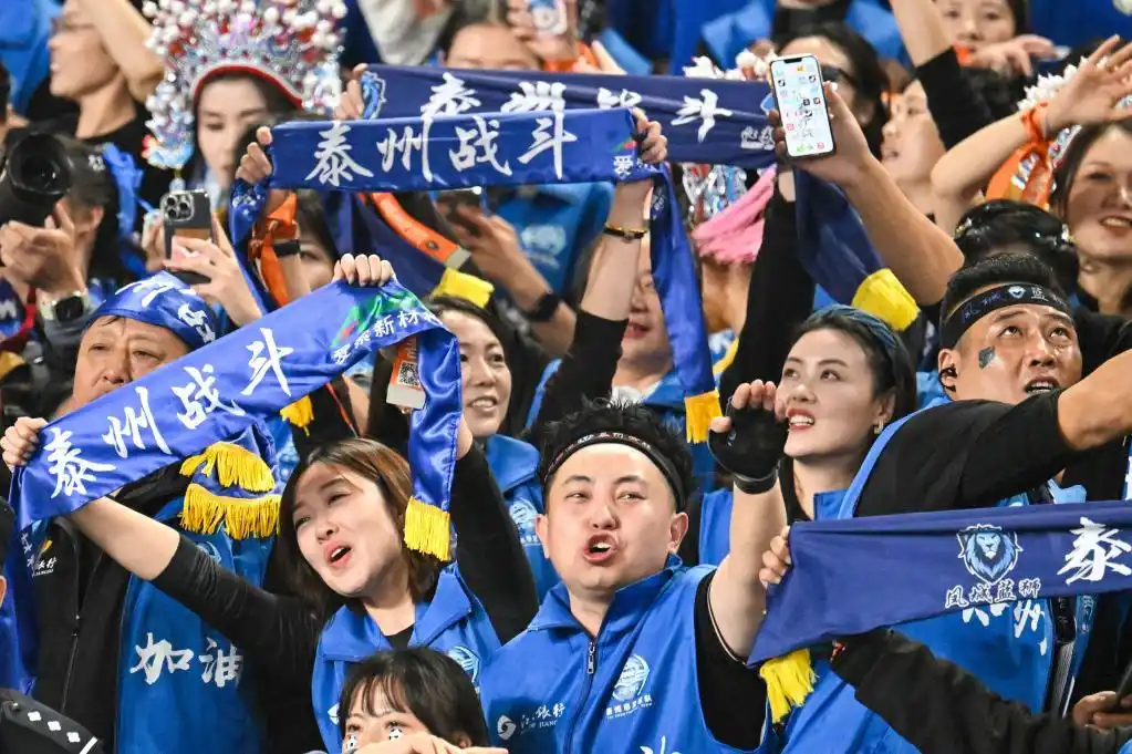 江苏省城市足球联赛冠军 泰州队 点球大战南通队 _ 苏超联赛决赛 泰州队夺冠 点球大战详情 _泰州点球大战胜南通 夺苏超冠军