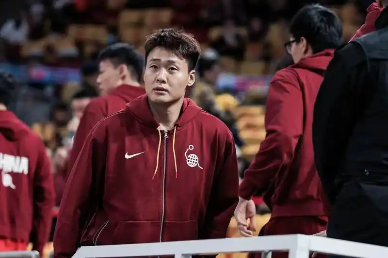 赵睿伤情恢复情况_中国男篮世预赛第二场_郭士强回应中国男篮2连败，一席话叫人寒心，还透露赵睿缺席实情