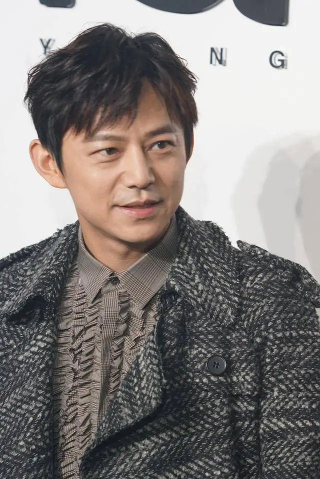 何炅衰老焦虑_何炅回应衰老焦虑：准备再干三四十年_何炅断崖式衰老