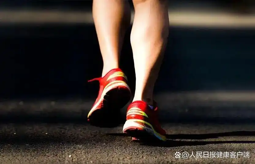 别再硬凑一万步了 这个步数最合理_科学走路最佳步数_每天6000~8000步