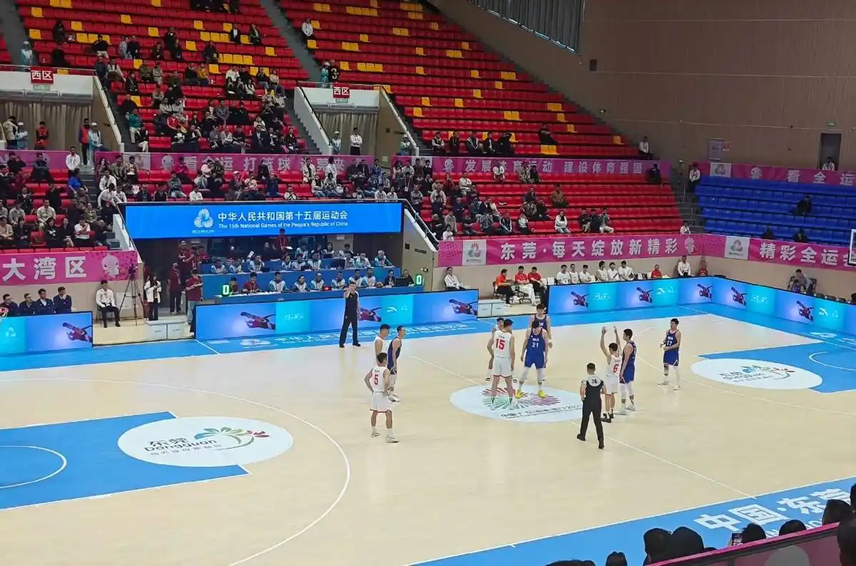 组图：四川全运男篮大胜湖北 周琦内线进攻_四川男篮全运会冠军_周琦领衔四川男篮实力分析