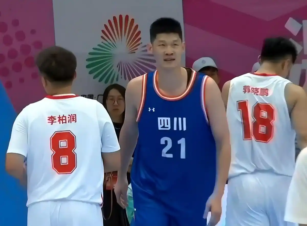 周琦领衔四川男篮实力分析_组图：四川全运男篮大胜湖北 周琦内线进攻_四川男篮全运会冠军
