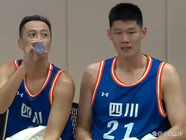 全运会男篮成年组四川队大胜湖北队_组图：四川全运男篮大胜湖北 周琦内线进攻_周琦替补表现亮眼