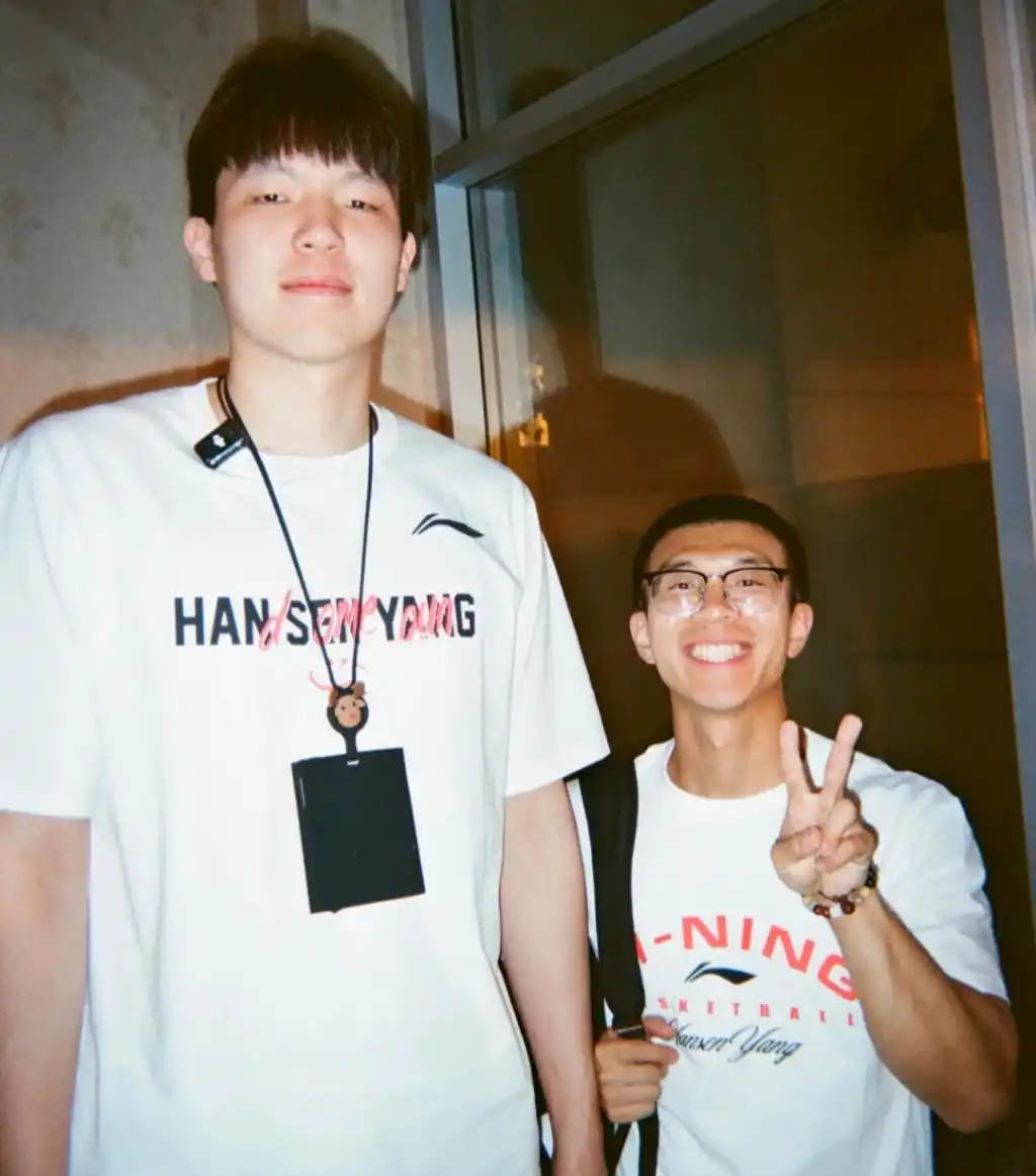 刘禹铖辟谣进入教练组：杨瀚森英语在进步，努力不应被否定