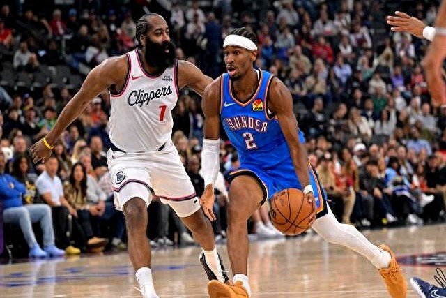 哈登25+6+6提前投降：一成就超越詹皇 后三节9中2沮丧认输