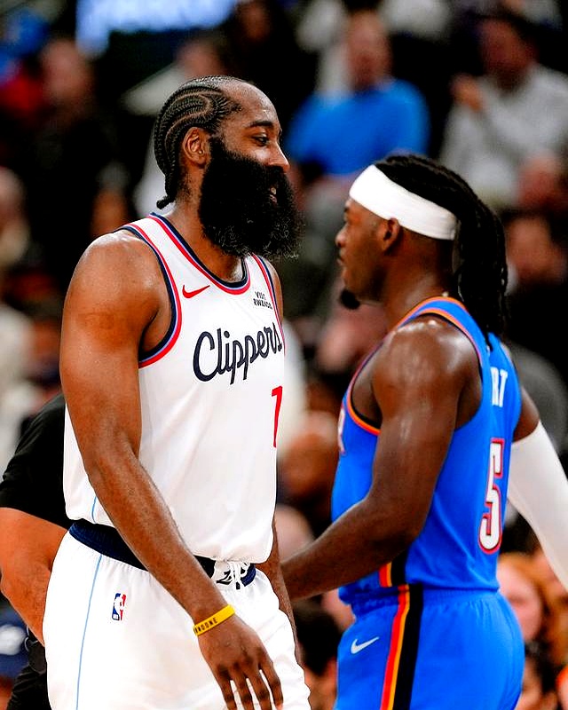 快船主场被雷霆翻盘_哈登背靠背下半场表现_哈登和詹姆斯打球