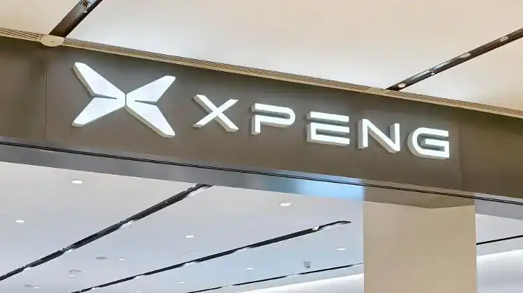 何小鹏再回应机器人里藏真人质疑_小鹏汽车首款增程汽车预售_小鹏汽车超级增程计划解析