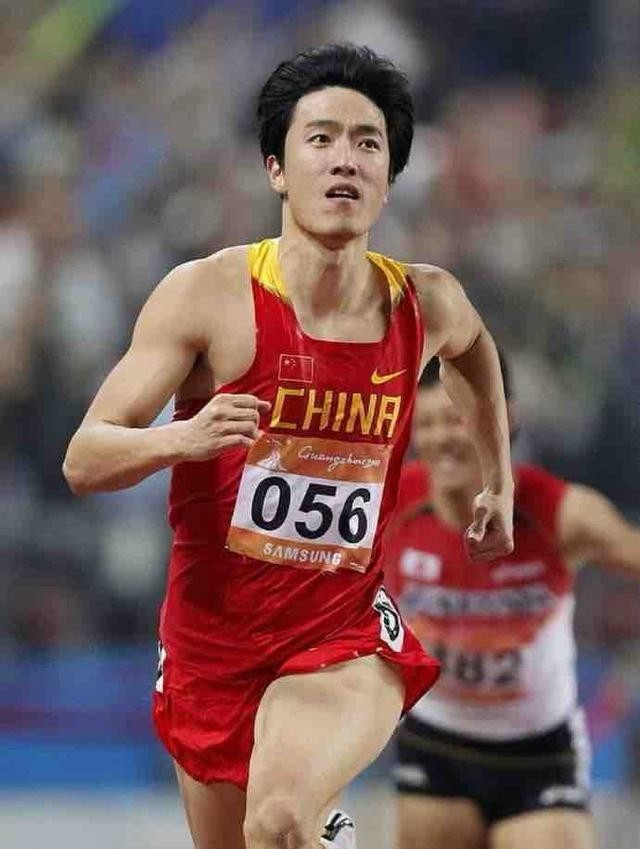 刘翔 1983年 出生 上海 家境 普通职工 天赋 苦练 起步 跨栏 运动生涯 峰耀四方 伤痛低谷铸坚钢 孙海平 教练 _刘翔2025退赛