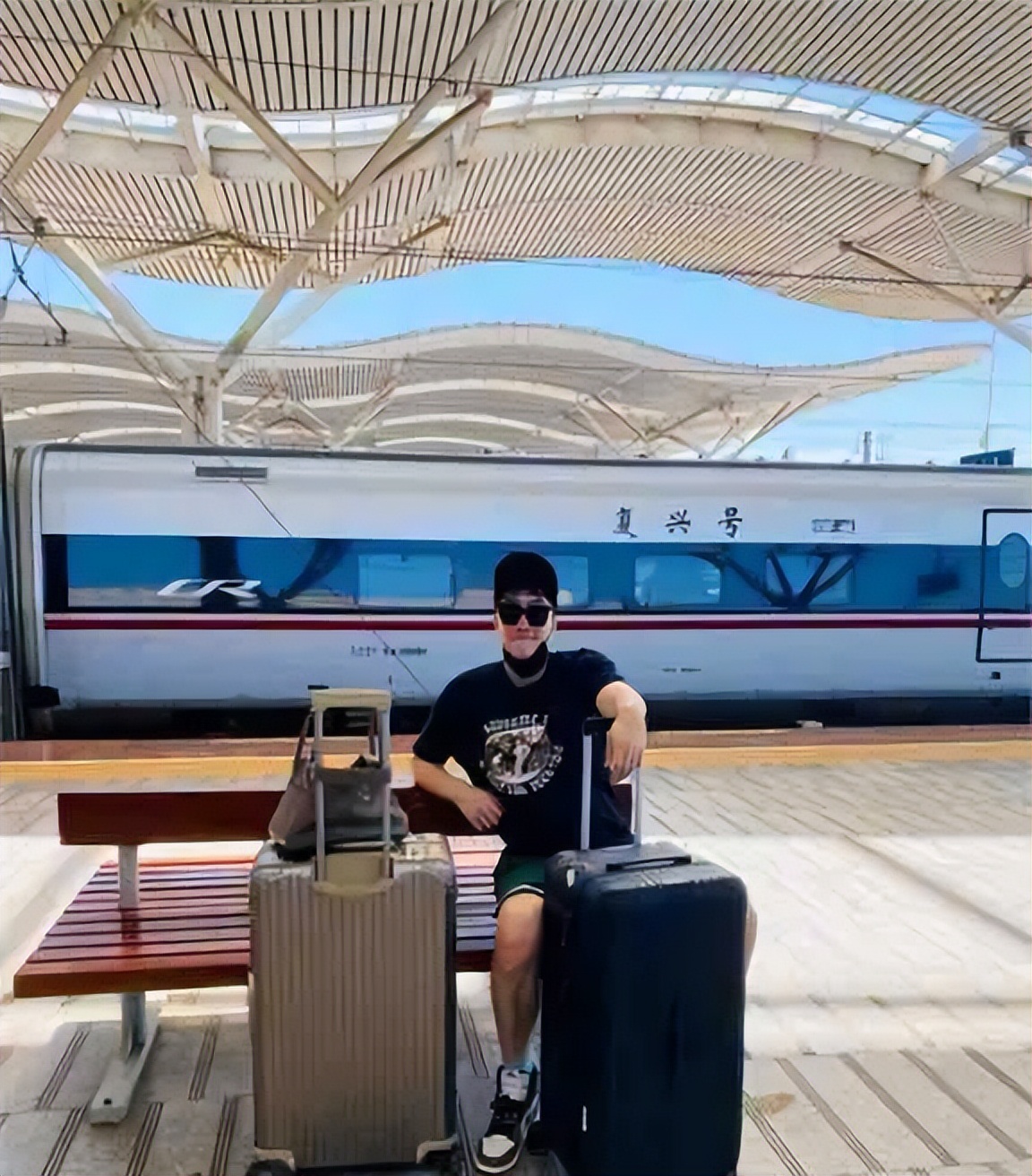 刘翔 1983年 出生 上海 家境 普通职工 天赋 苦练 起步 跨栏 运动生涯 峰耀四方 伤痛低谷铸坚钢 孙海平 教练 _刘翔2025退赛