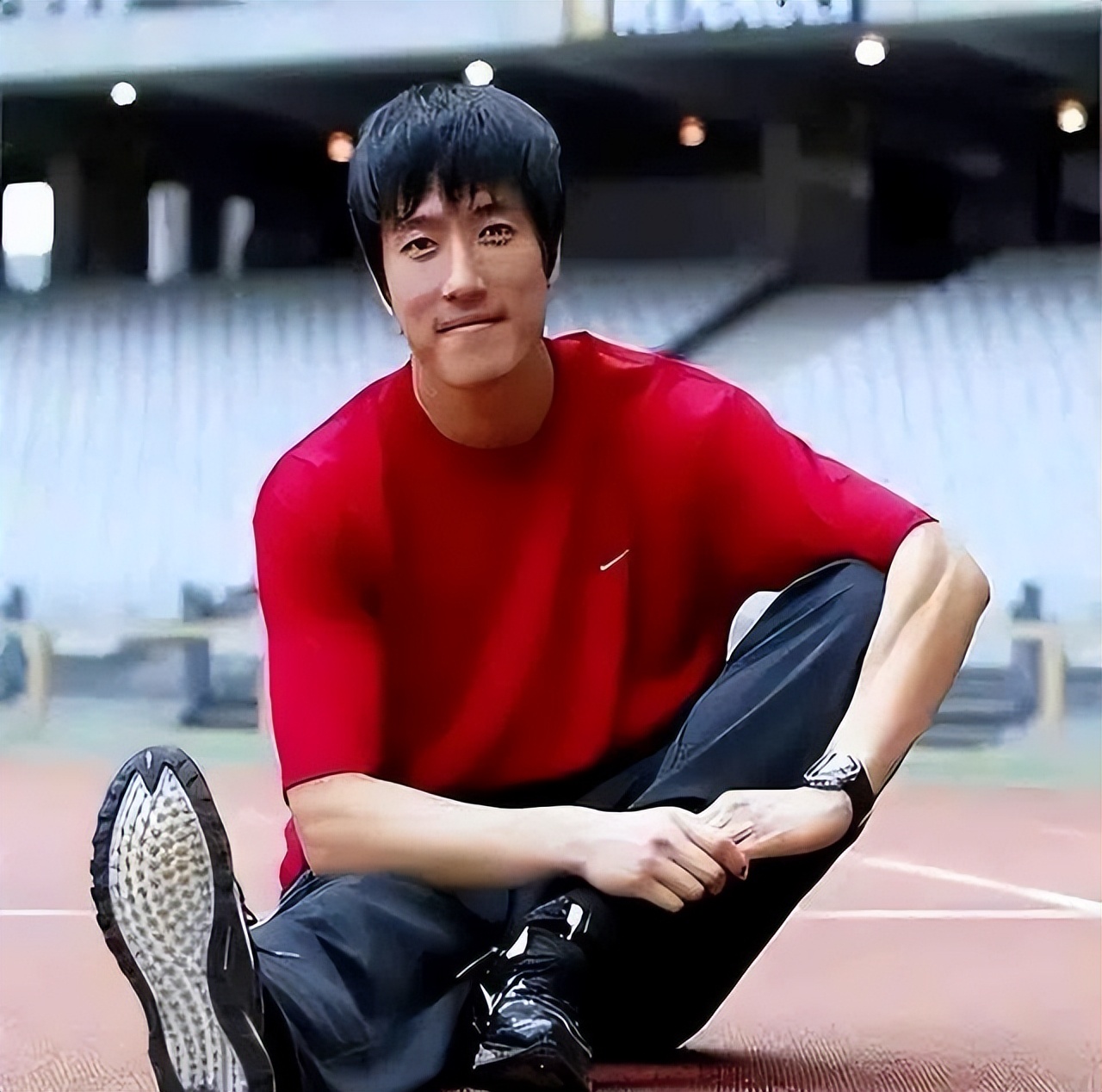 刘翔2025退赛_刘翔 1983年 出生 上海 家境 普通职工 天赋 苦练 起步 跨栏 运动生涯 峰耀四方 伤痛低谷铸坚钢 孙海平 教练 