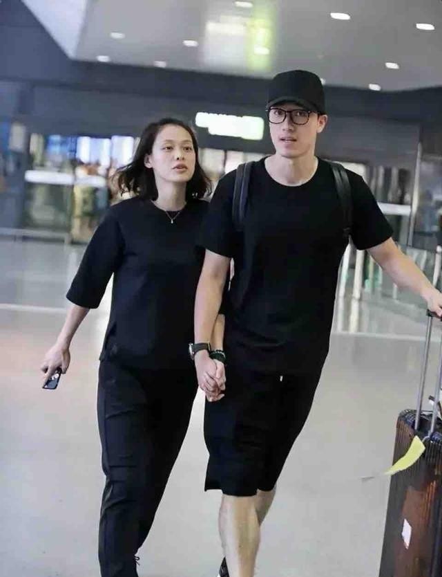 刘翔 1983年 出生 上海 家境 普通职工 天赋 苦练 起步 跨栏 运动生涯 峰耀四方 伤痛低谷铸坚钢 孙海平 教练 _刘翔2025退赛