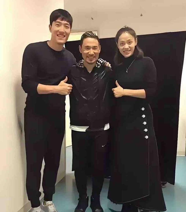 刘翔 1983年 出生 上海 家境 普通职工 天赋 苦练 起步 跨栏 运动生涯 峰耀四方 伤痛低谷铸坚钢 孙海平 教练 _刘翔2025退赛