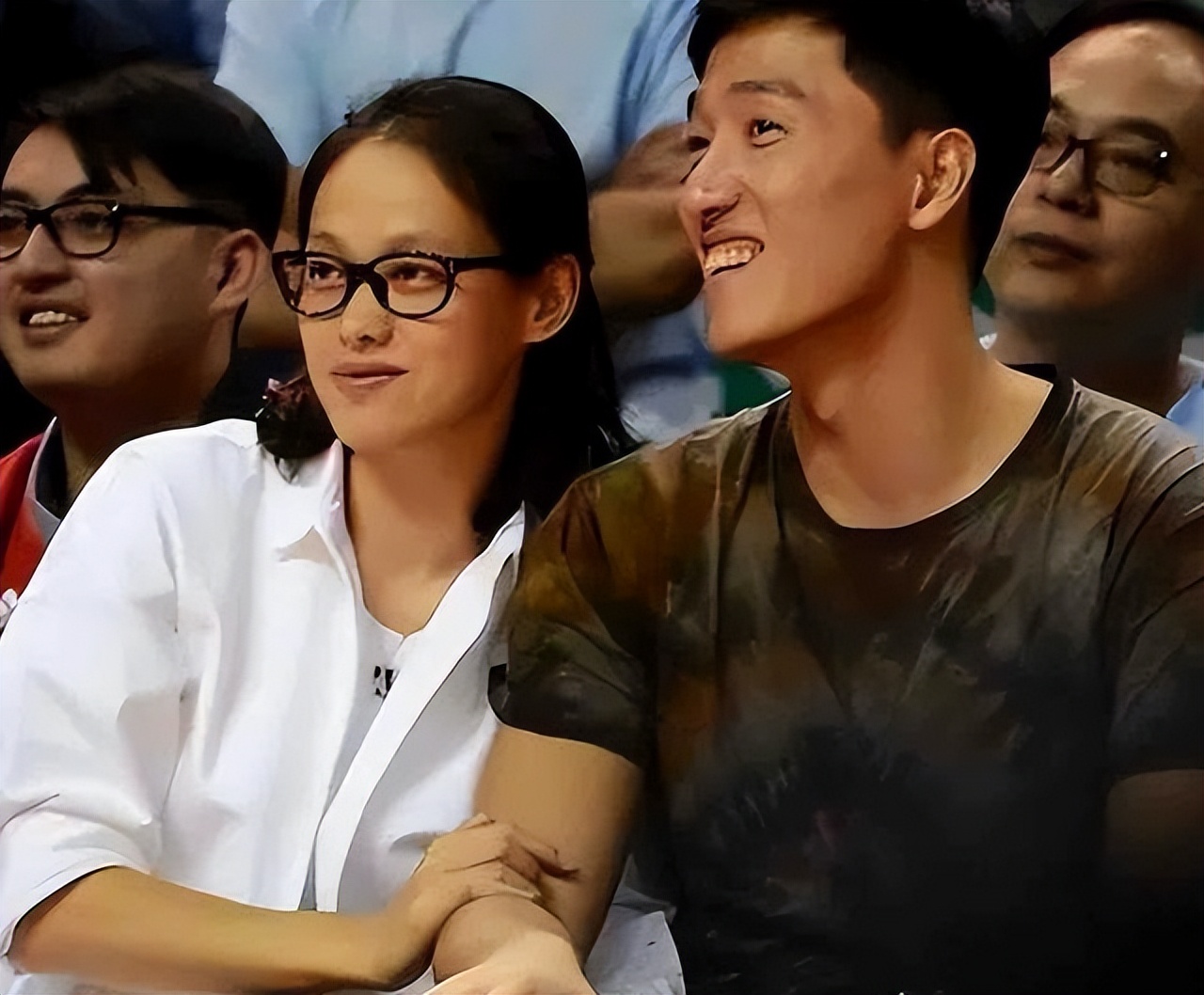 刘翔 1983年 出生 上海 家境 普通职工 天赋 苦练 起步 跨栏 运动生涯 峰耀四方 伤痛低谷铸坚钢 孙海平 教练 _刘翔2025退赛