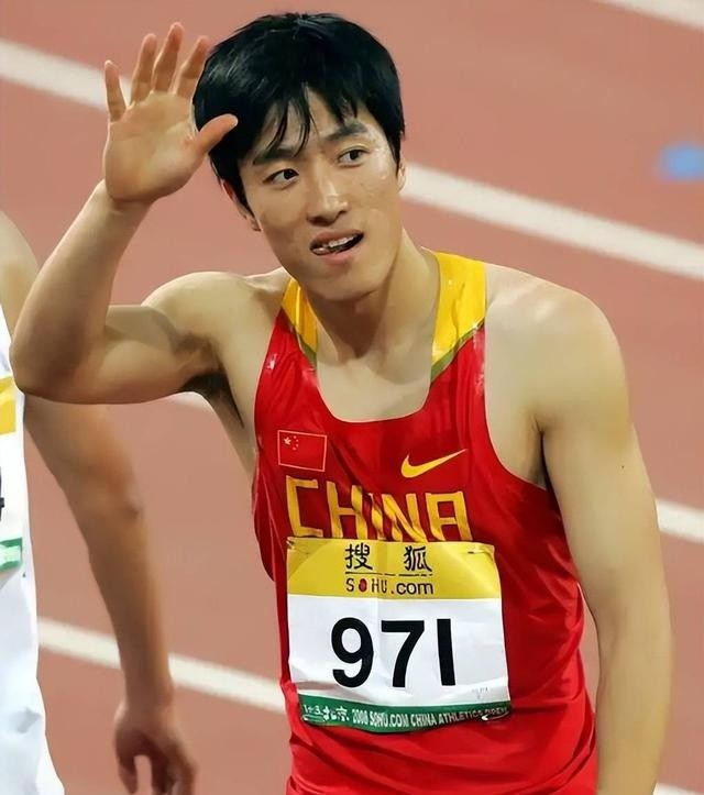 刘翔 1983年 出生 上海 家境 普通职工 天赋 苦练 起步 跨栏 运动生涯 峰耀四方 伤痛低谷铸坚钢 孙海平 教练 _刘翔2025退赛