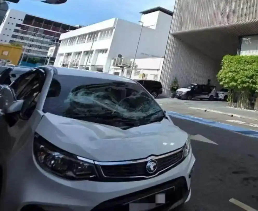 中国籍游客马来西亚坠楼事件_中国女游客度假时从酒店9楼坠亡_马来西亚亚庇酒店坠楼调查