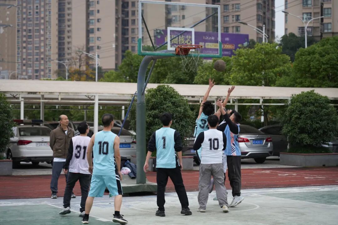 干警团队精神_渠县法院职工运动会_职工趣味运动会新闻稿