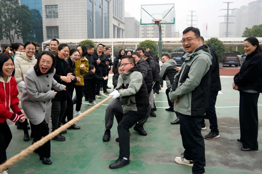 渠县法院职工运动会_职工趣味运动会新闻稿_干警团队精神