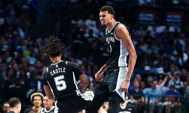 篮球比赛对阵图_马刺5-out进攻体系战术细节_NBA比赛战术分析