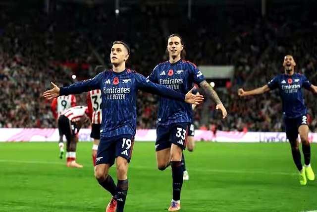 阿森纳补时失分_英超争冠分析_阿森纳对曼联球票价格