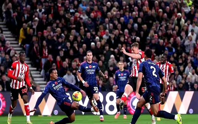 英超争冠分析_阿森纳补时失分_阿森纳对曼联球票价格