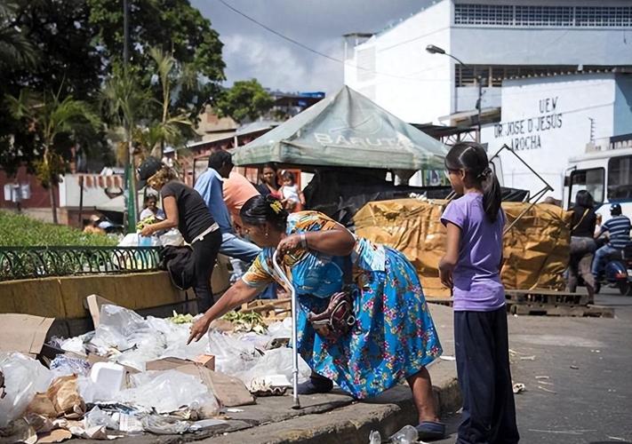 委内瑞拉130玻利瓦尔汇率冻结_委内瑞拉最低工资购买力下降_委内瑞拉经济崩溃