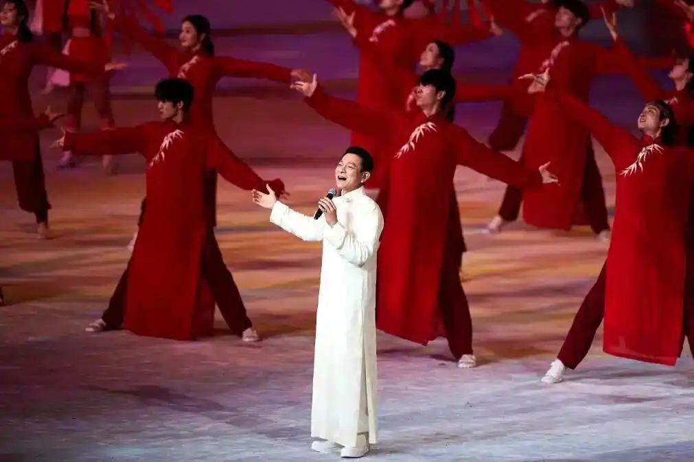 第十五届全运会开幕式广州举行 刘德华现场演唱_十五届全运会开幕式刘德华_全运会开幕式节目单