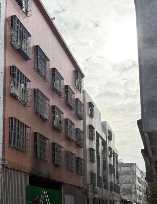 广东致12死火灾：10岁女孩冒火逃生 事故原因正彻查