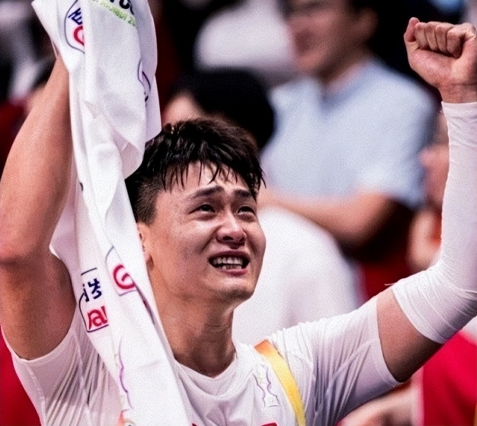 中国篮球国家队名单_孙铭徽赵睿朱俊龙王俊杰胡金秋_中国男篮首发阵容