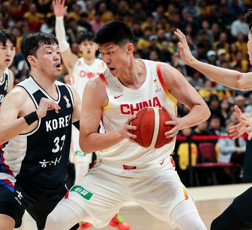 孙铭徽赵睿朱俊龙王俊杰胡金秋_中国篮球国家队名单_中国男篮首发阵容