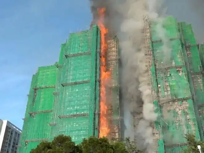 香港大埔大火4死1消防员殉职 4万栋老楼隐患曝光