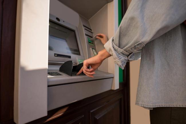 律师银行取款4万遭盘问：具体买什么