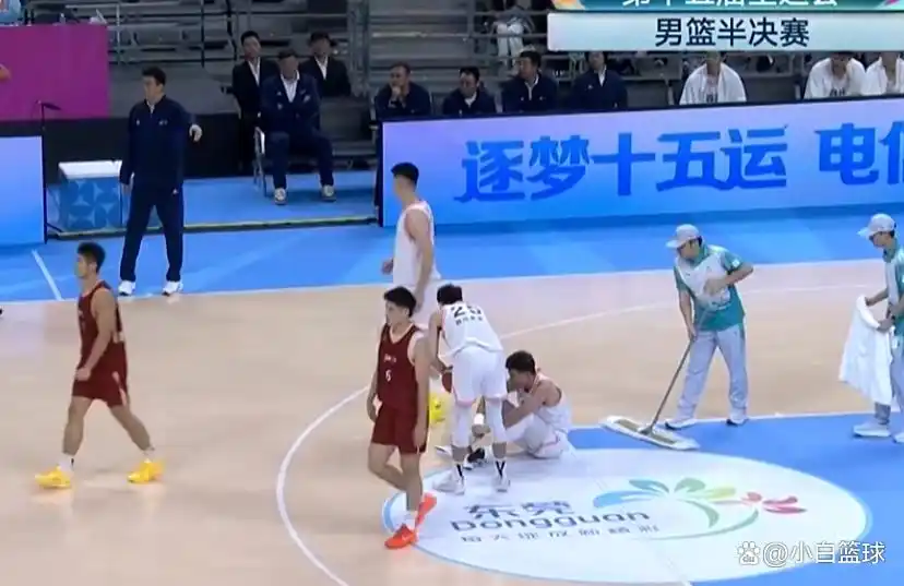 全运会男篮半决赛 浙江队险胜四川队 周琦失误_全运男篮-浙江4人得分上双胜四川进决赛 周琦空砍19+9