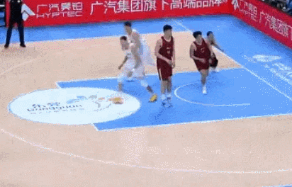 全运会男篮半决赛 浙江队险胜四川队 周琦失误_全运男篮-浙江4人得分上双胜四川进决赛 周琦空砍19+9