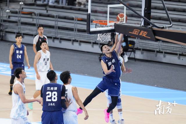 广东男篮大胜天津 晋级半决赛