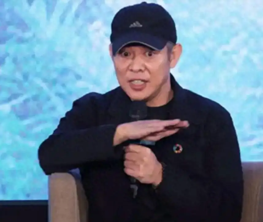 日本女记者：南京大屠杀30万你数的吗？李连杰一句话对方哑口无言