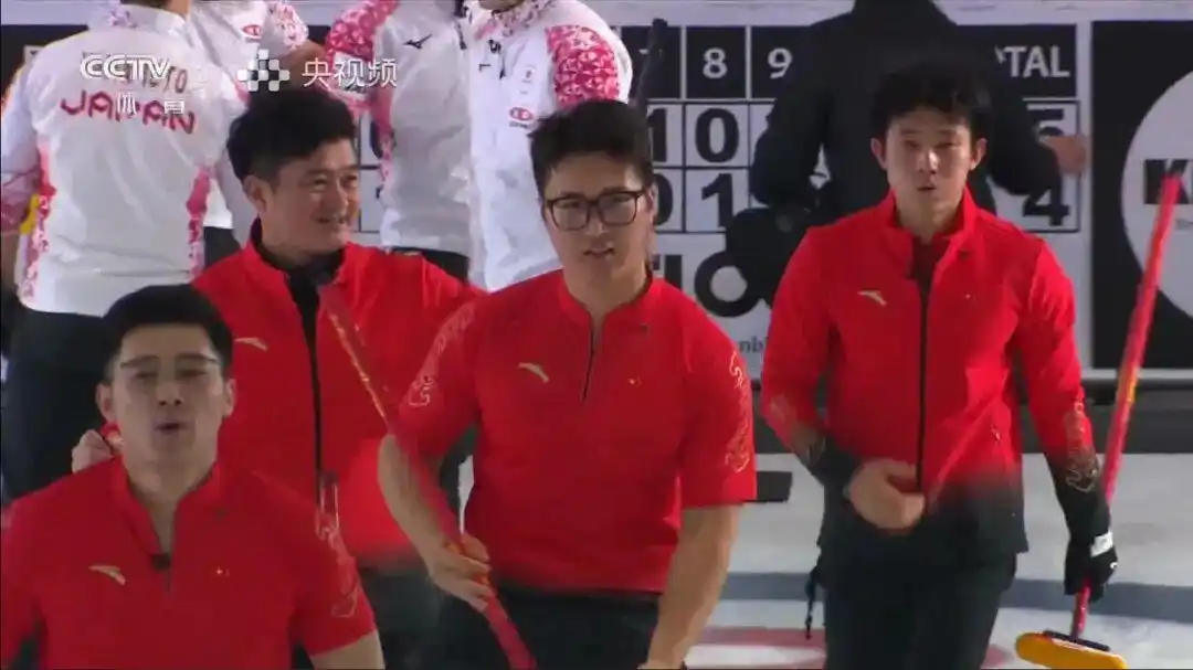 米兰冬奥冰壶团体赛：中国男女队双双晋级 成亚洲唯一_许静韬李智超费学清徐晓明冰壶比赛结果_中国冰壶男队米兰冬奥会资格赛