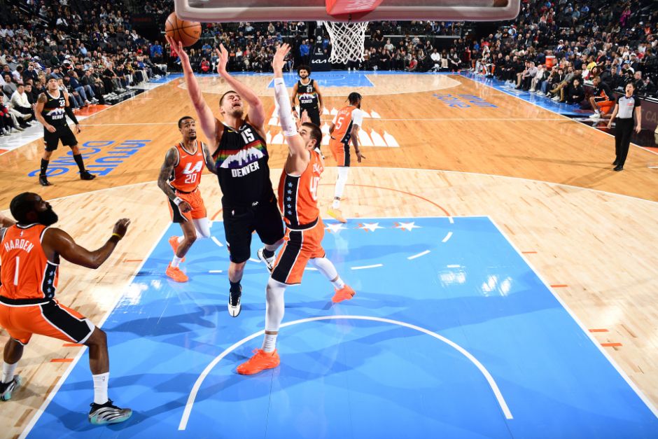 约基奇赛季新高55+12+6哈登23+8 掘金送快船6连败_掘金客场逆转快船豪取6连胜_掘金约基奇55分创纪录