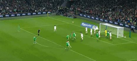 40岁C罗国家队生涯首次染红 肘击致直红罚下