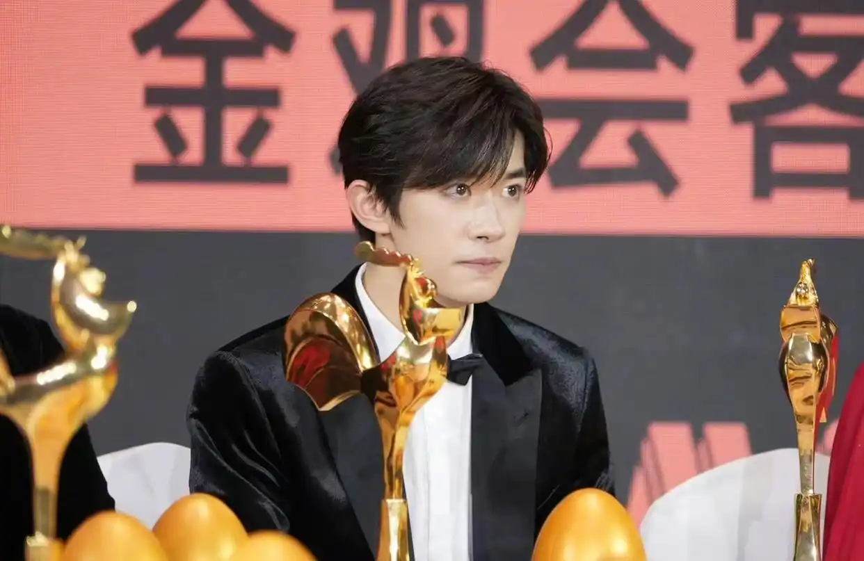 易烊千玺金鸡奖最佳男主角_第38届中国电影金鸡奖获奖名单_易烊千玺获金鸡奖最佳男主角奖