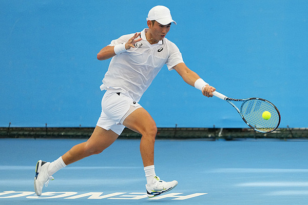 全运网球:王欣瑜次盘送蛋胜王小童 商竣程横扫进16强_商竣程王欣瑜比赛结果_中国网球全运会单打比赛