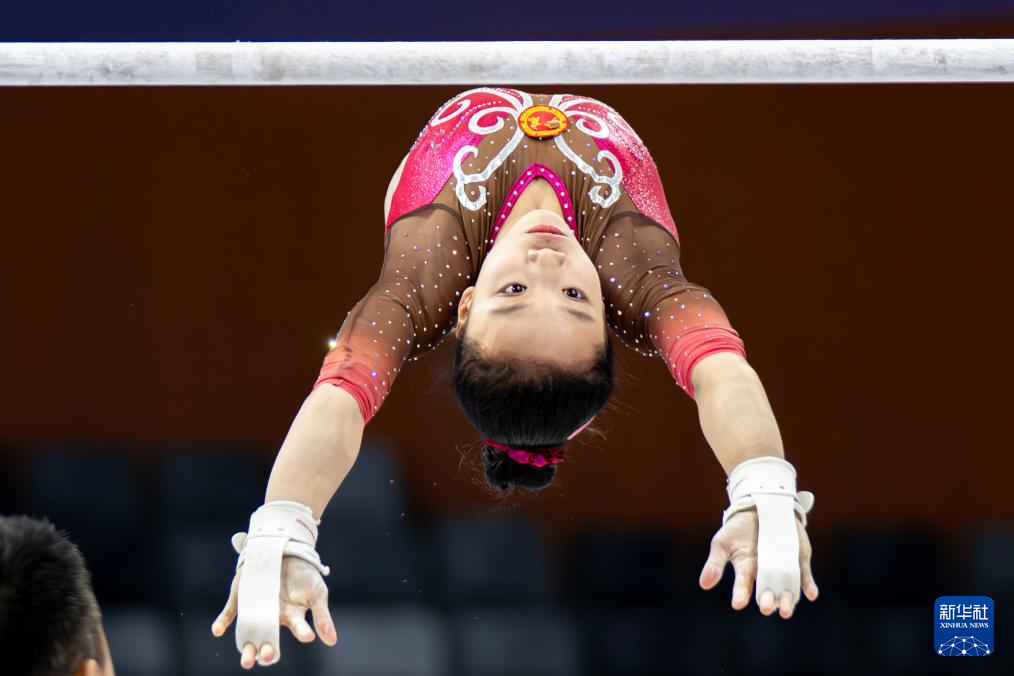 第十五届全国运动会女子高低杠决赛 邱祺缘夺冠 肇庆体操比赛_全运会｜体操：邱祺缘“磨难”中夺冠 广西队揽一金一银