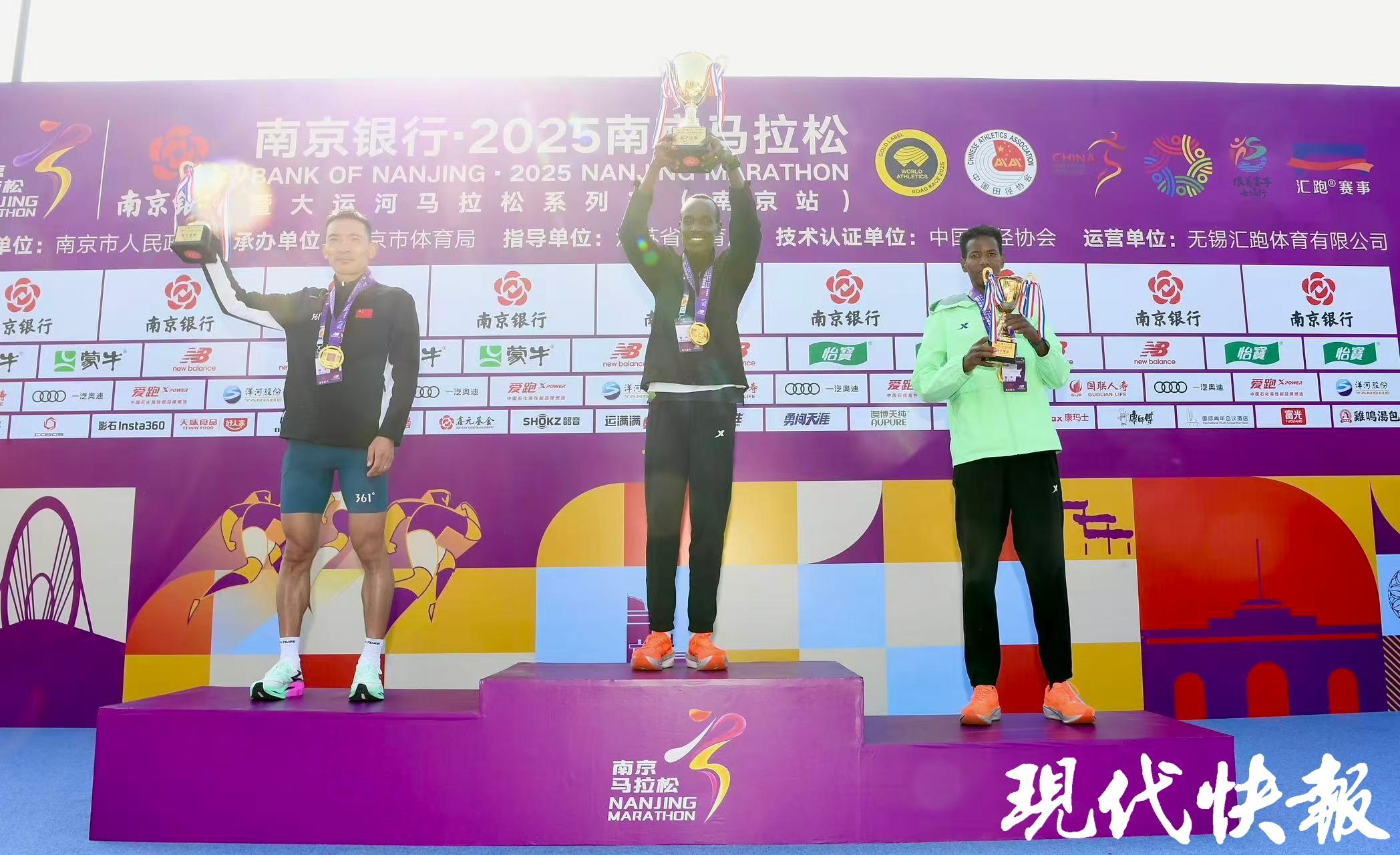 2025南京马拉松世界田联金标赛事 194802人报名 赛道优化与志愿者服务_国际田联金标赛事
