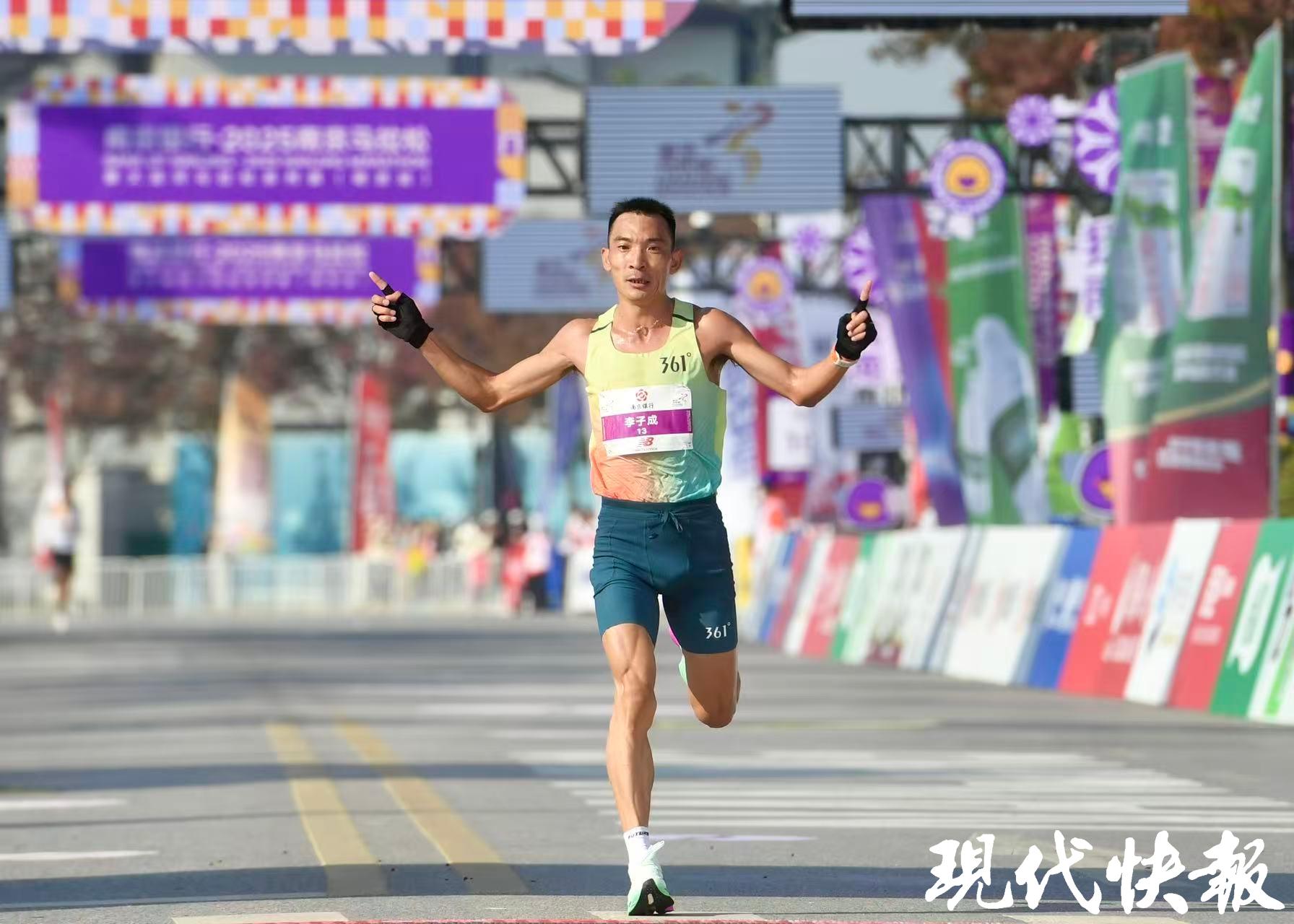 国际田联金标赛事_2025南京马拉松世界田联金标赛事 194802人报名 赛道优化与志愿者服务