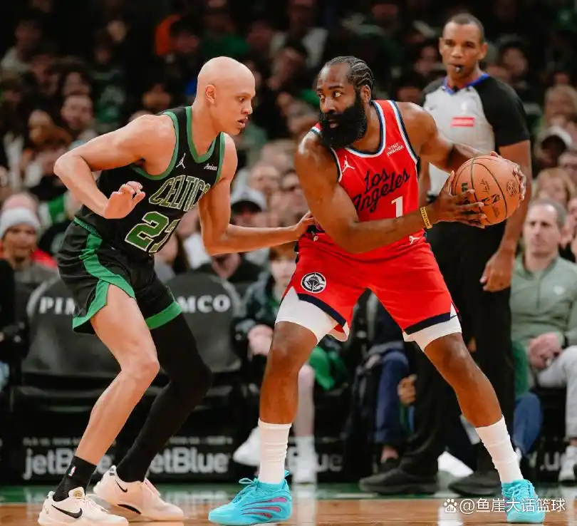 快船无缘24分逆转！布朗33+13，湖人旧将全队最低，哈登37+8难救主